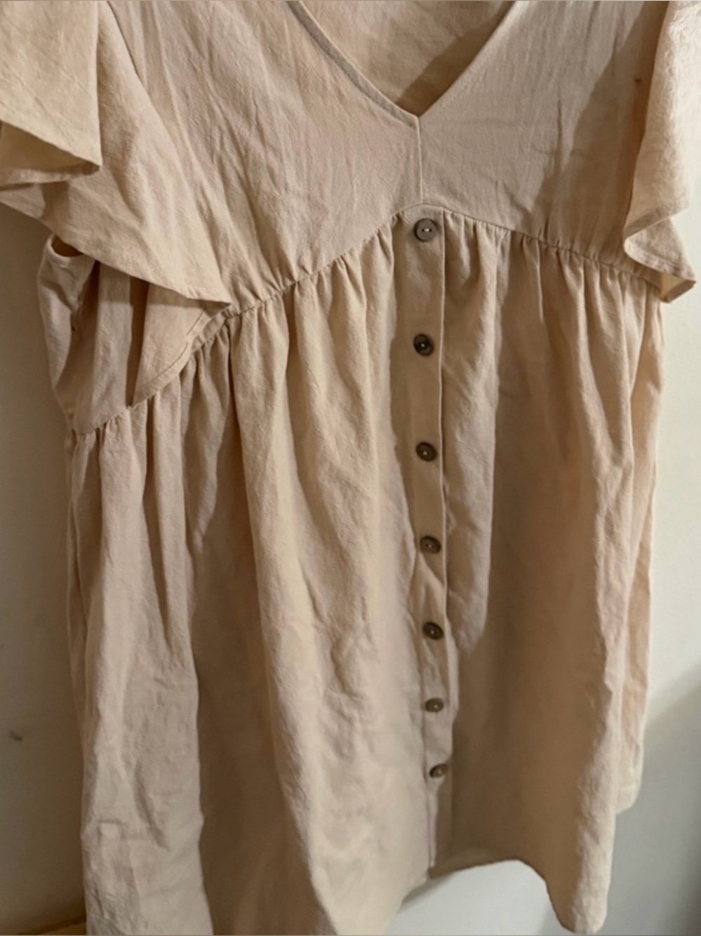 Boutique Brand Size Medium Women’s Cream Button-Front Ruffle Sleeve Dress